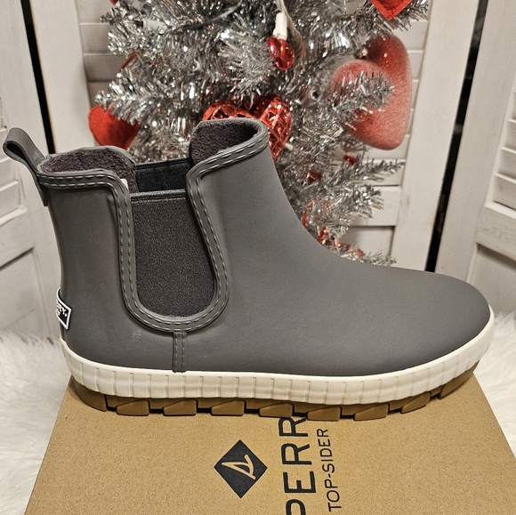 πSOLDπSperry Torrent Chelsea Grey Boot NIB - Picture 2 of 9